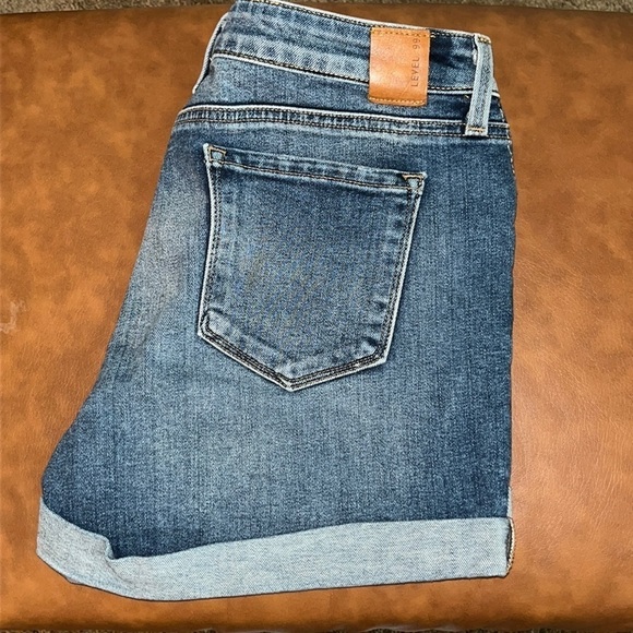 Level 99 3 1/2” Inseam Cuffed High Rise Shorts Size 29 - Picture 3 of 16